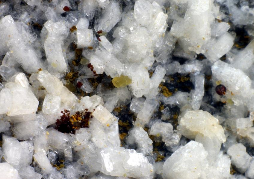 HIDROXILBASTNAESITA, cristal 2 mm - Adra