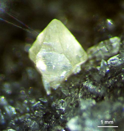 cristal de CERUSITA de Papiol. Encuadre 6 mm.