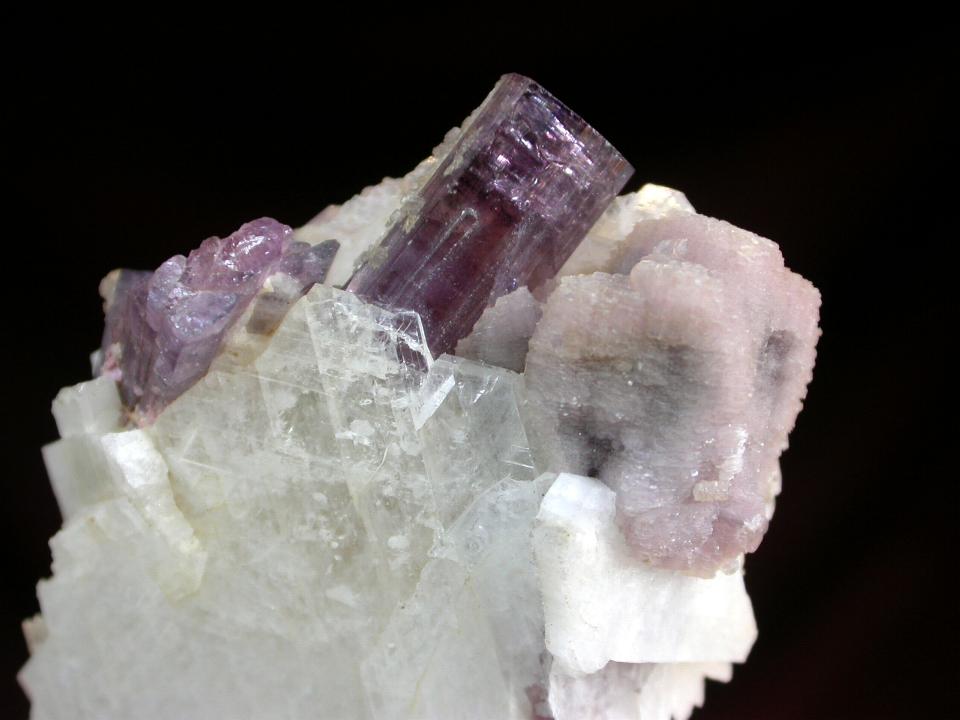 ELBAITA violeta, cristal de 2 cm