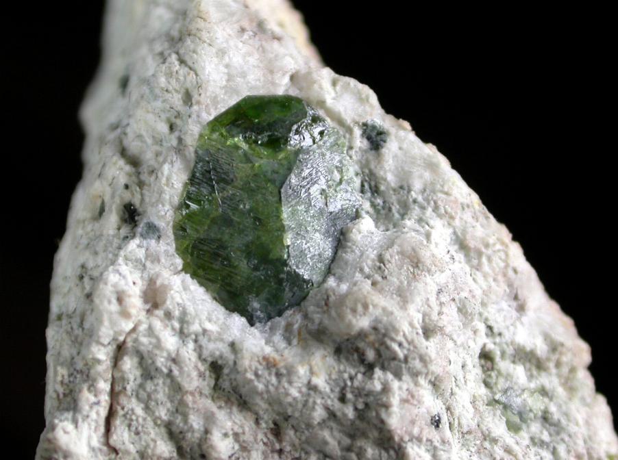 TITANITA verde en matrix de imilchil, cristad 15 mm.