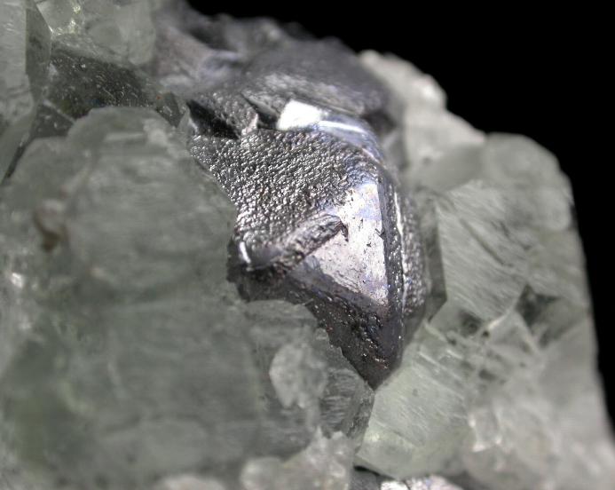 cristal de GALENA de 1 cm en FLUORITA
