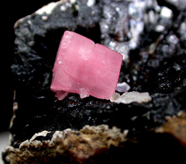 RODOCROSITA romboedrica rosacea, cristal 15 mm.