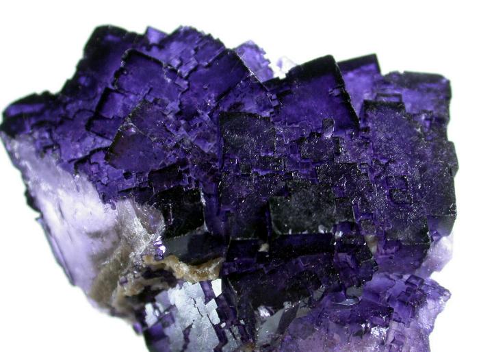 FLUORITA violeta, cristales hasta 15 mm.