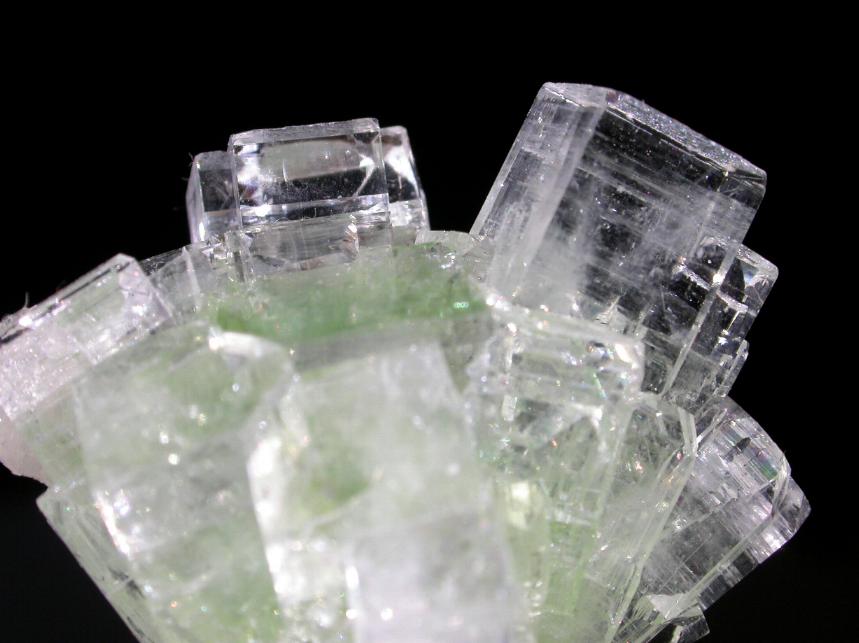 FLUORAPOFILITA plana verdosa de Poona, cristales de 1 cm.
