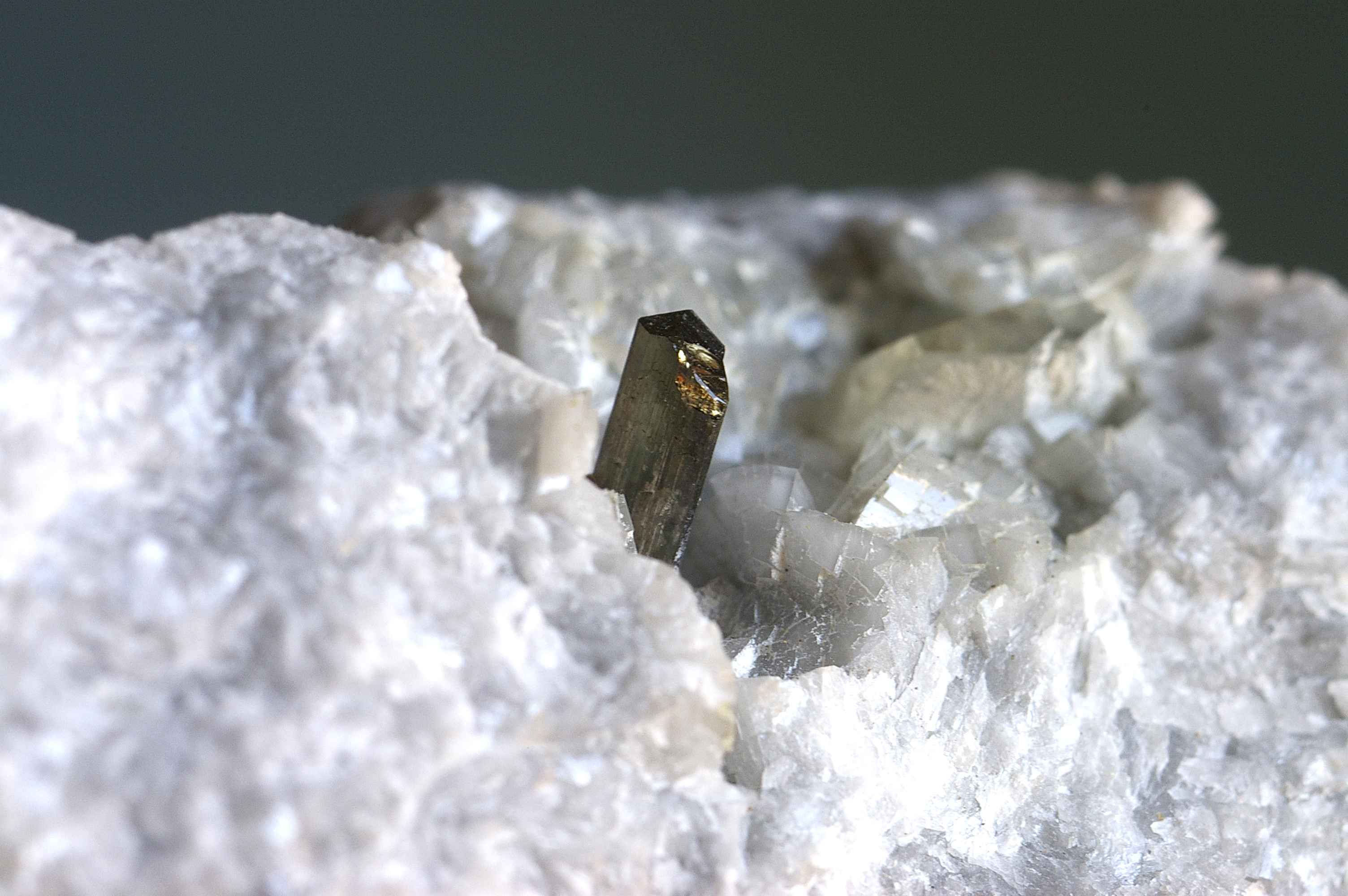 ALLANITA de Trimouns, cristal 4 mm.
