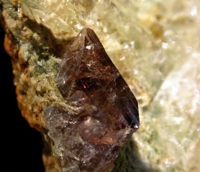 AXINITA de Bour D'oisans, cristal 2 cm.