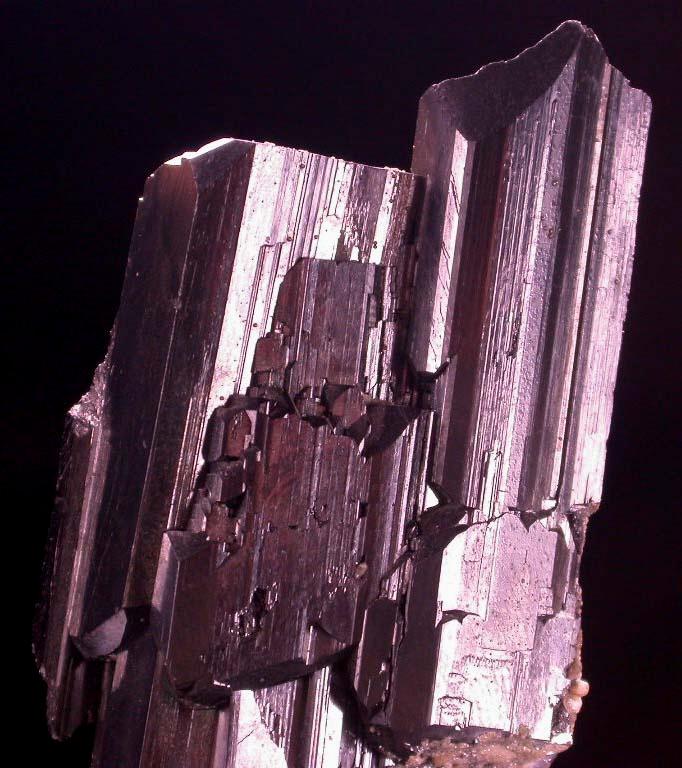 WOLFRAMITA, cristales hasta 7 cm.