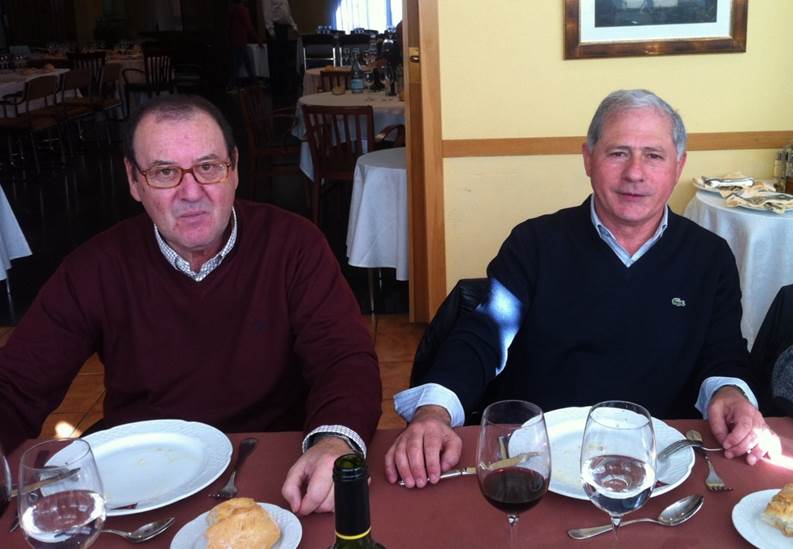 Un hombre sentado frente a una mesa con un plato de comida

El contenido generado por IA puede ser incorrecto.