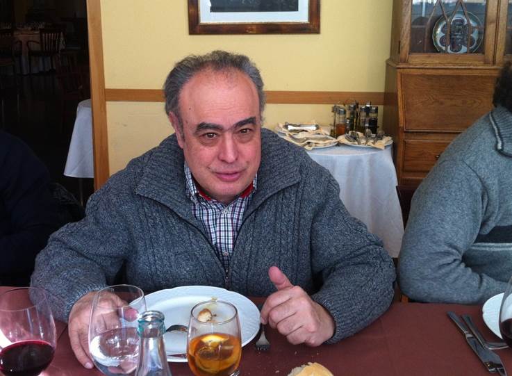 Un par de personas sentadas en una mesa

El contenido generado por IA puede ser incorrecto.